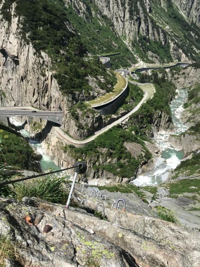 Sust Lodge Am Gotthard Hospental Exterior foto