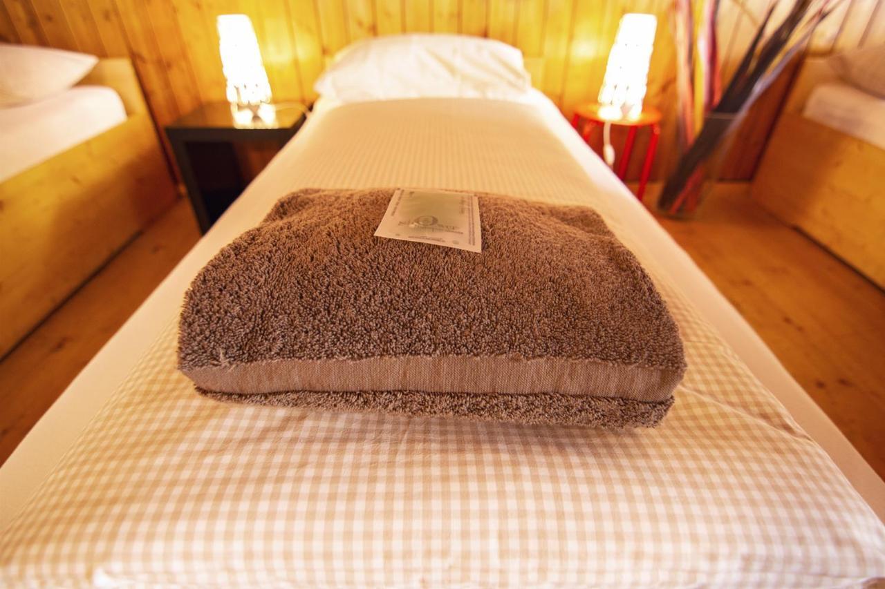 Sust Lodge Am Gotthard Hospental Quarto foto
